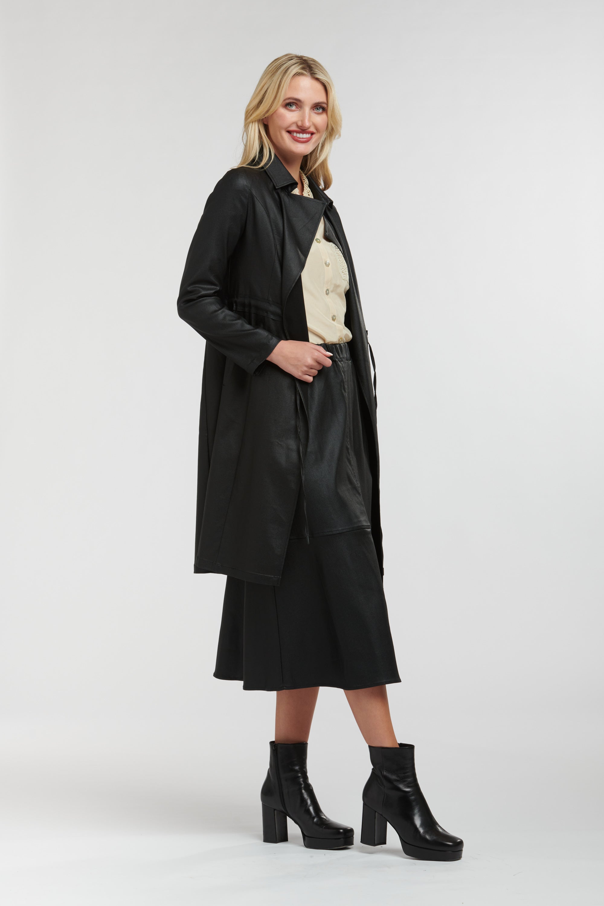 SHINE YOUR WAY TRENCH BLACK