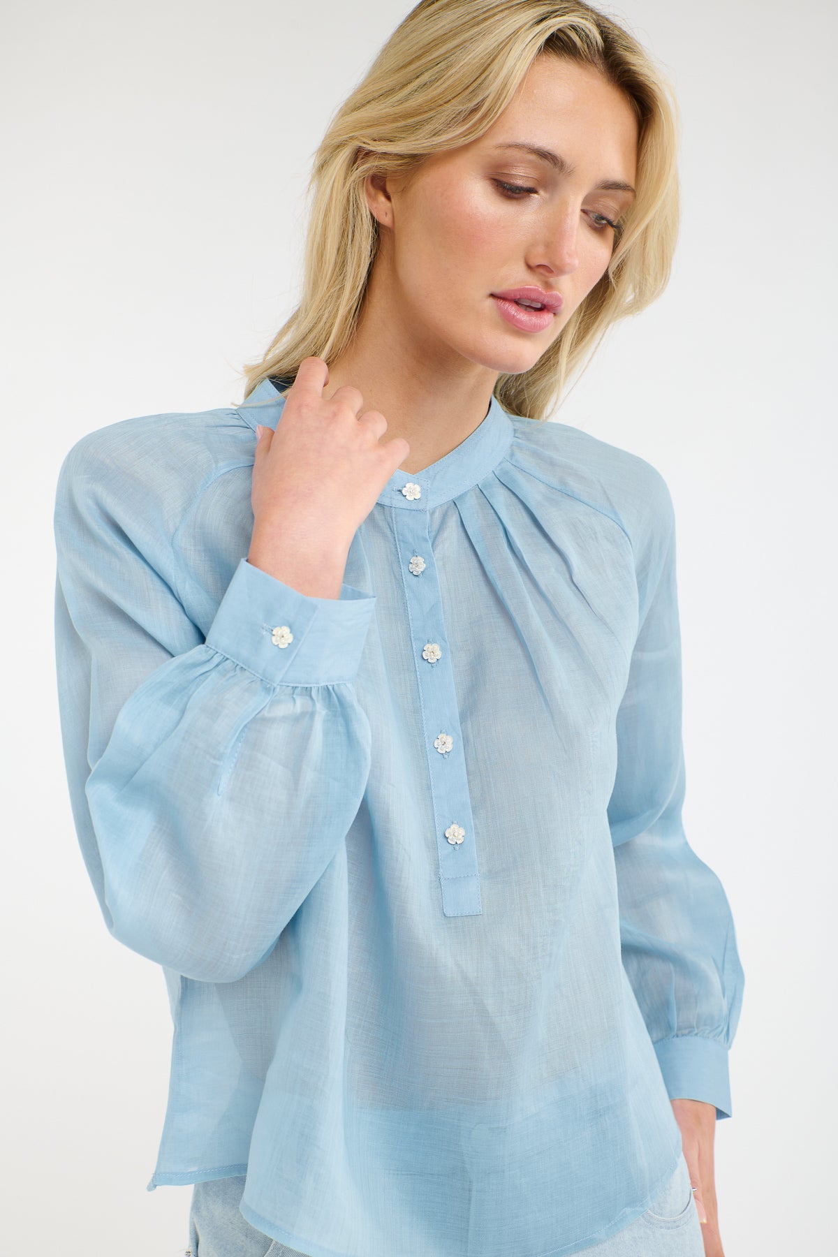 NATALIA BLOUSE POWDER BLUE