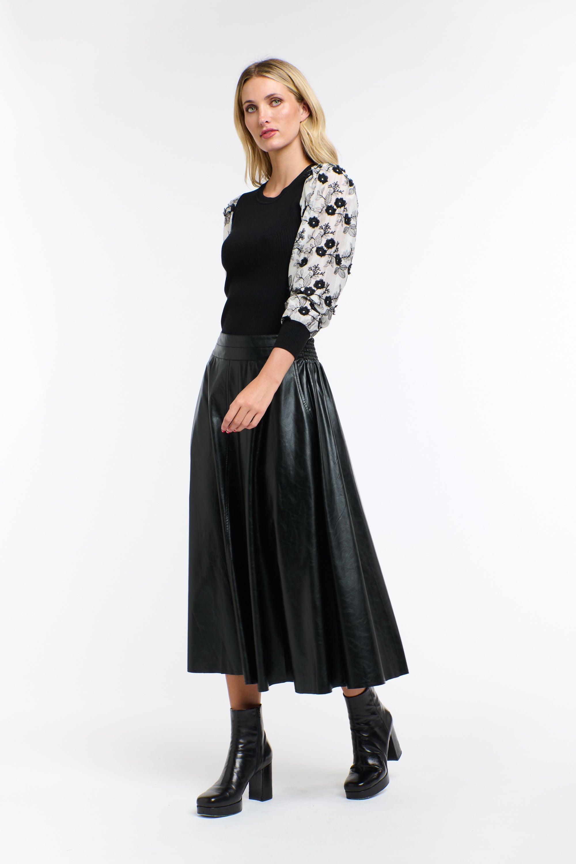 ELDERBERRY RIB KNIT TOP BLACK/WHITE FLORAL