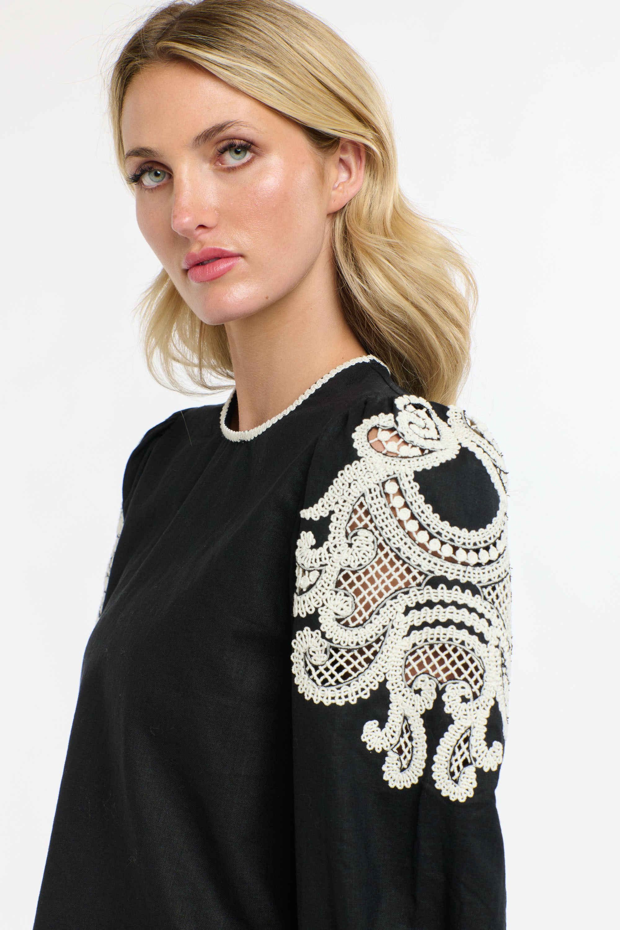 DANBURY TOP BLACK SWAN