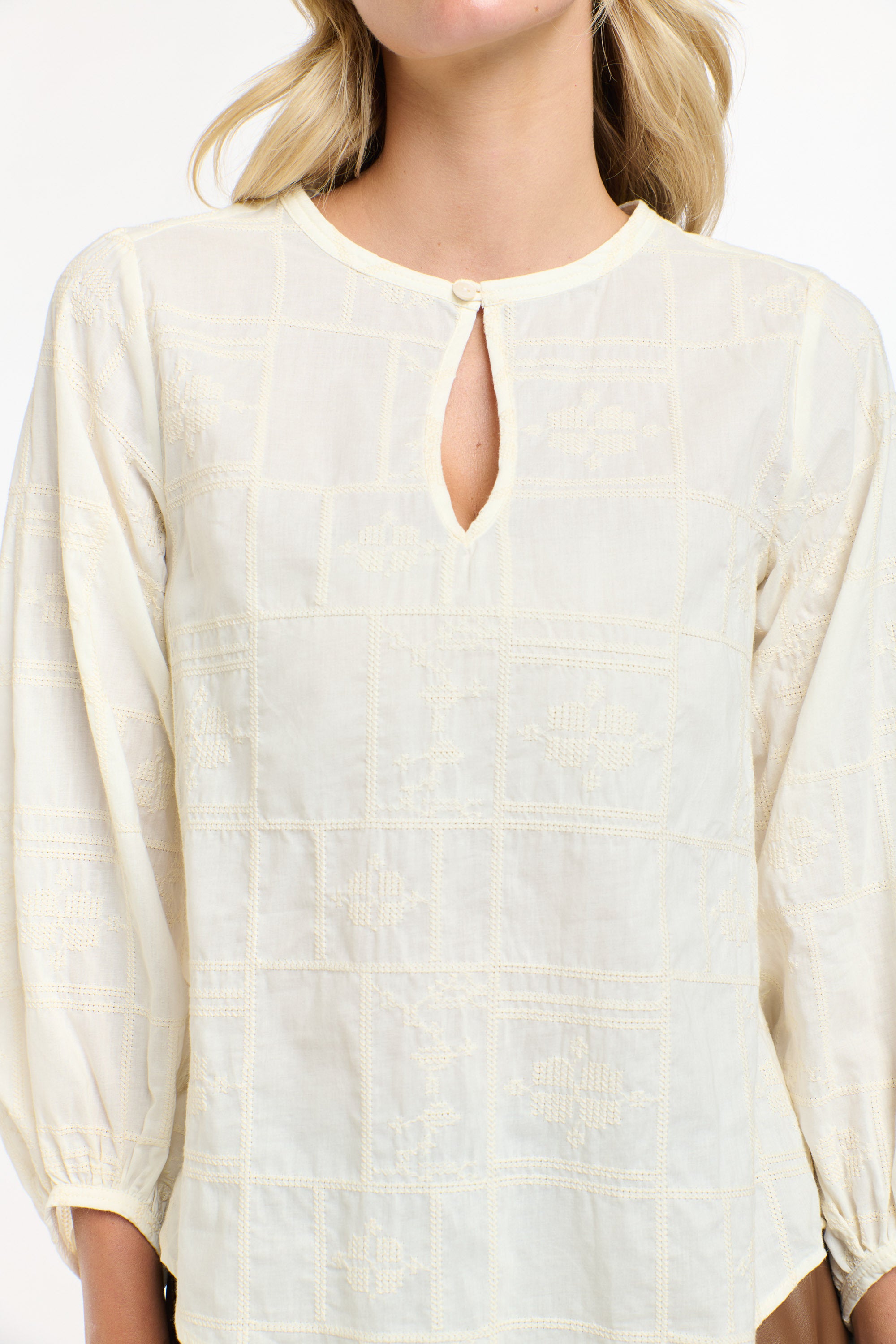 MEREDITH X-STITCH TOP CREAM