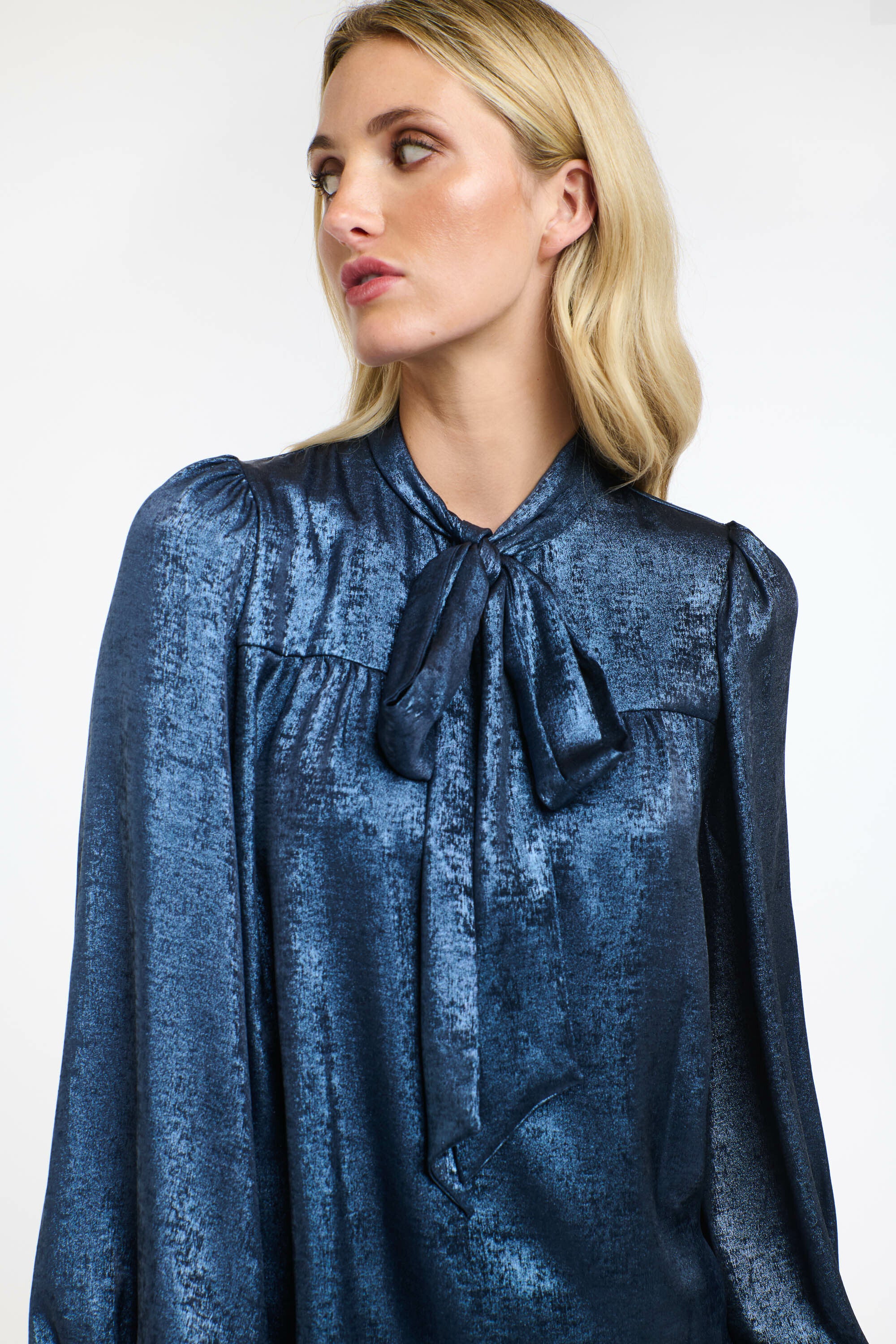 PUSSY BOW TOP MIDNIGHT