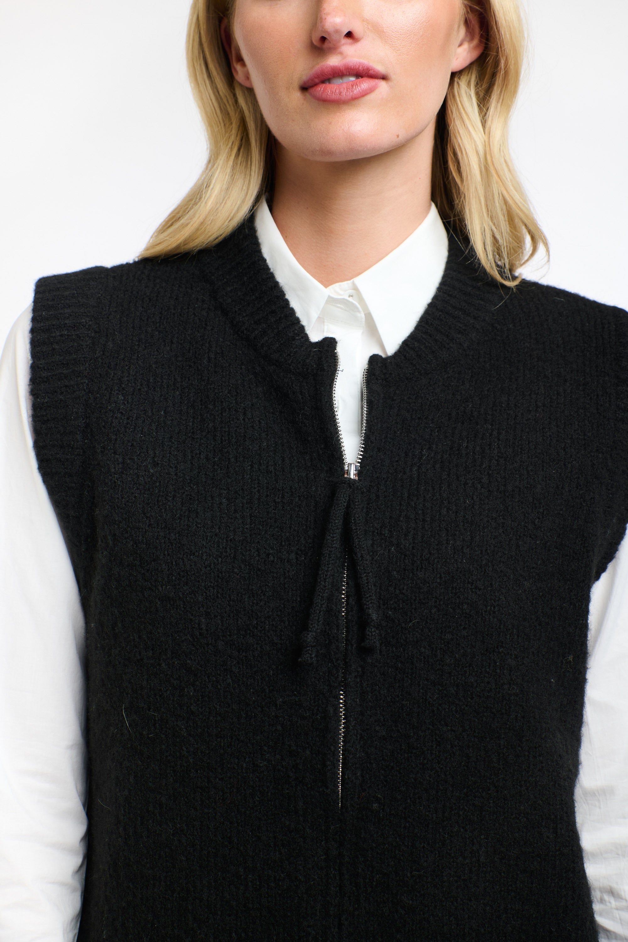 MINDY ZIP VEST BLACK