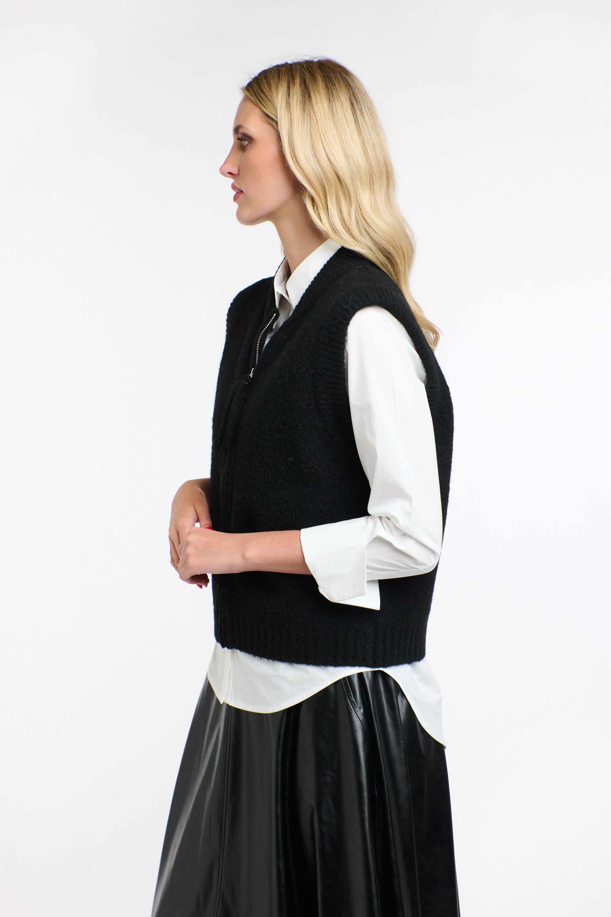 MINDY ZIP VEST BLACK