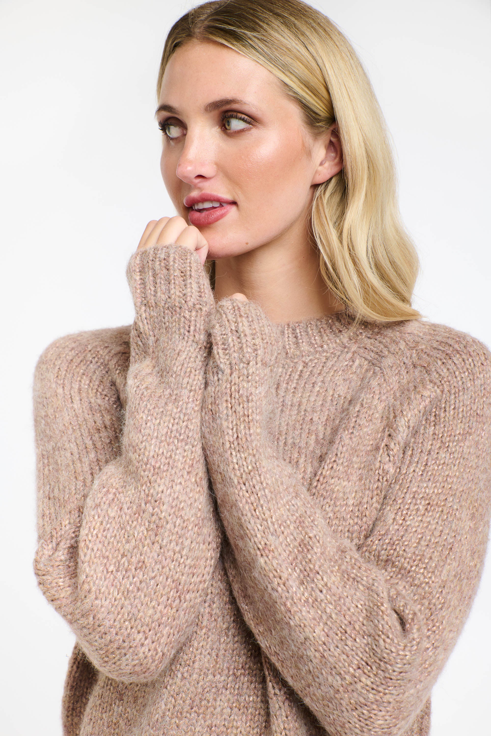 LUXURIOUS KNITWEAR