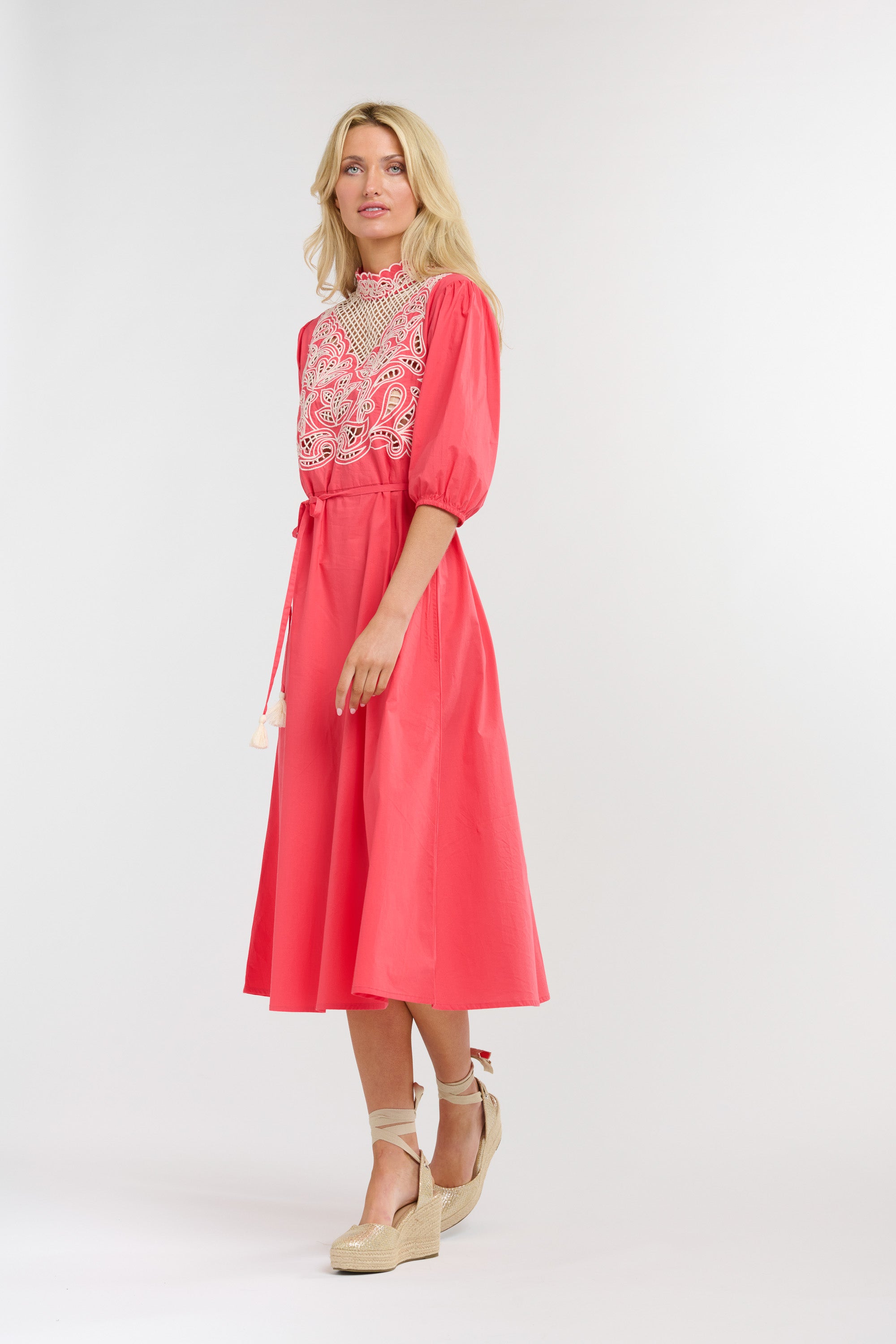 SUMMER READY: WHITE & PINK