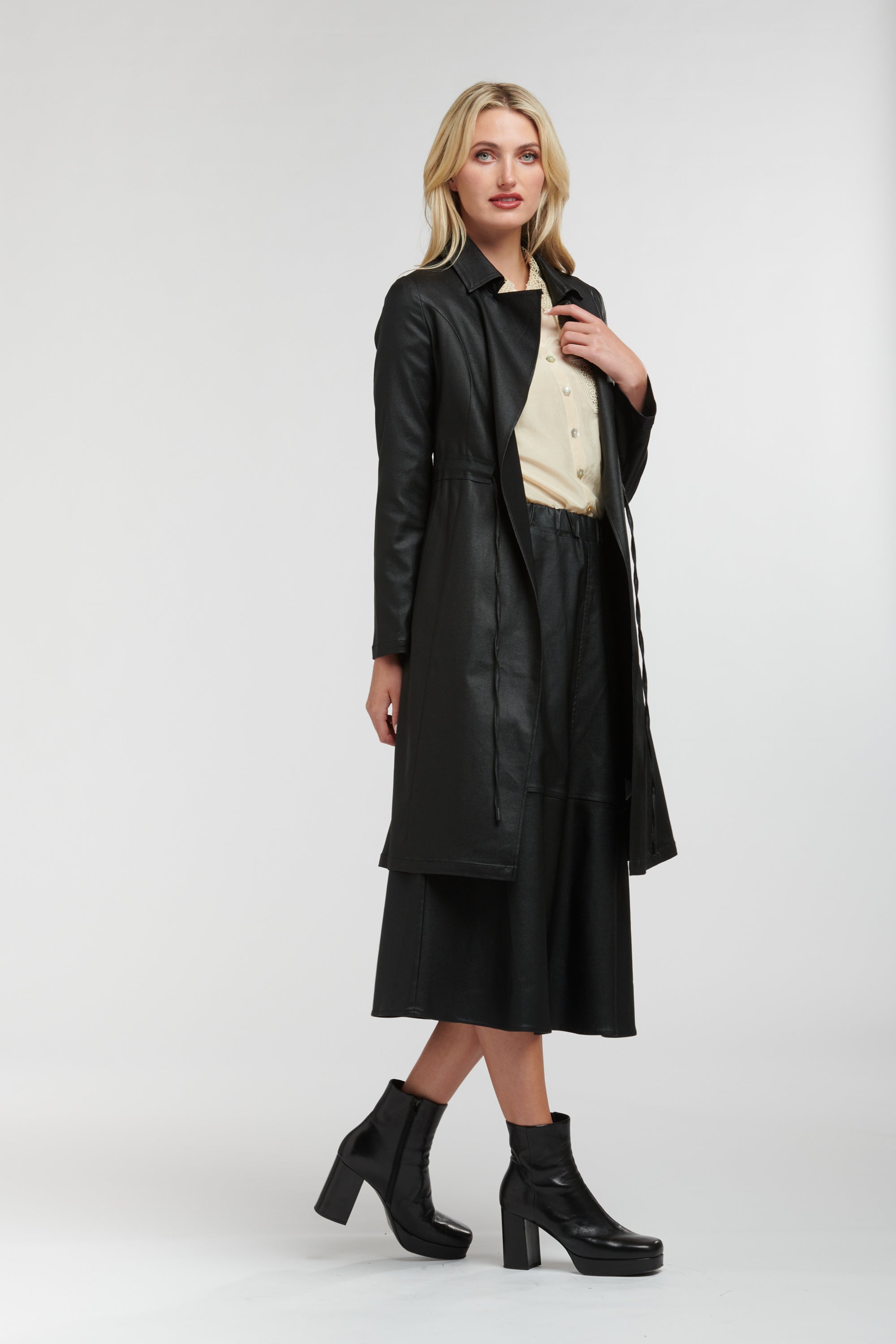 SHINE YOUR WAY TRENCH BLACK