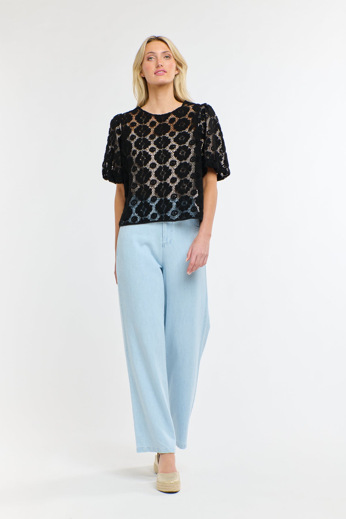 IVY EMBROIDERED TOP BLACK FLORAL