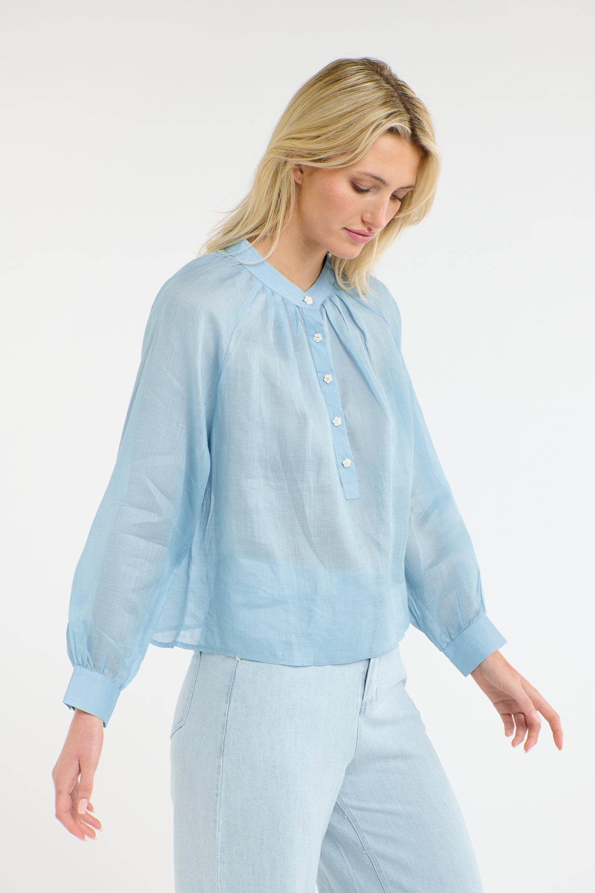 NATALIA BLOUSE POWDER BLUE