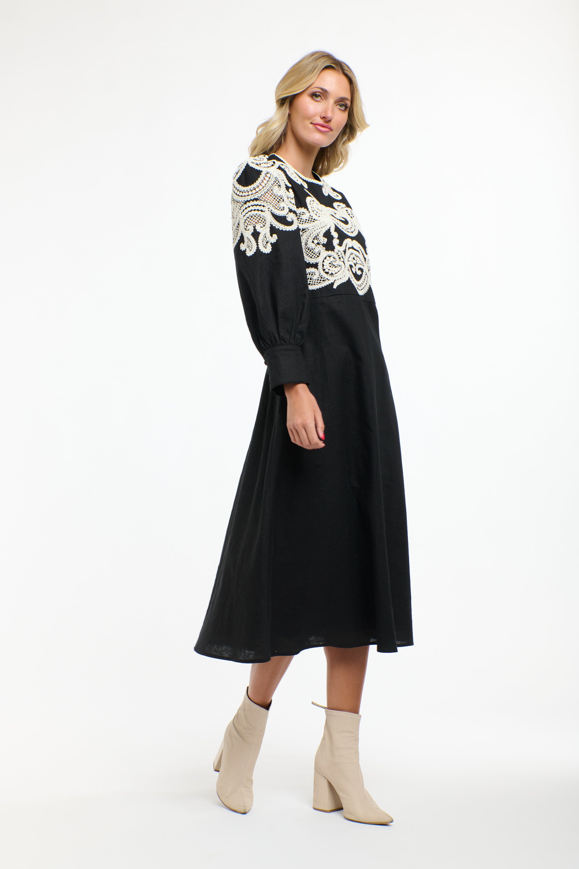 DANBURY DRESS BLACK SWAN