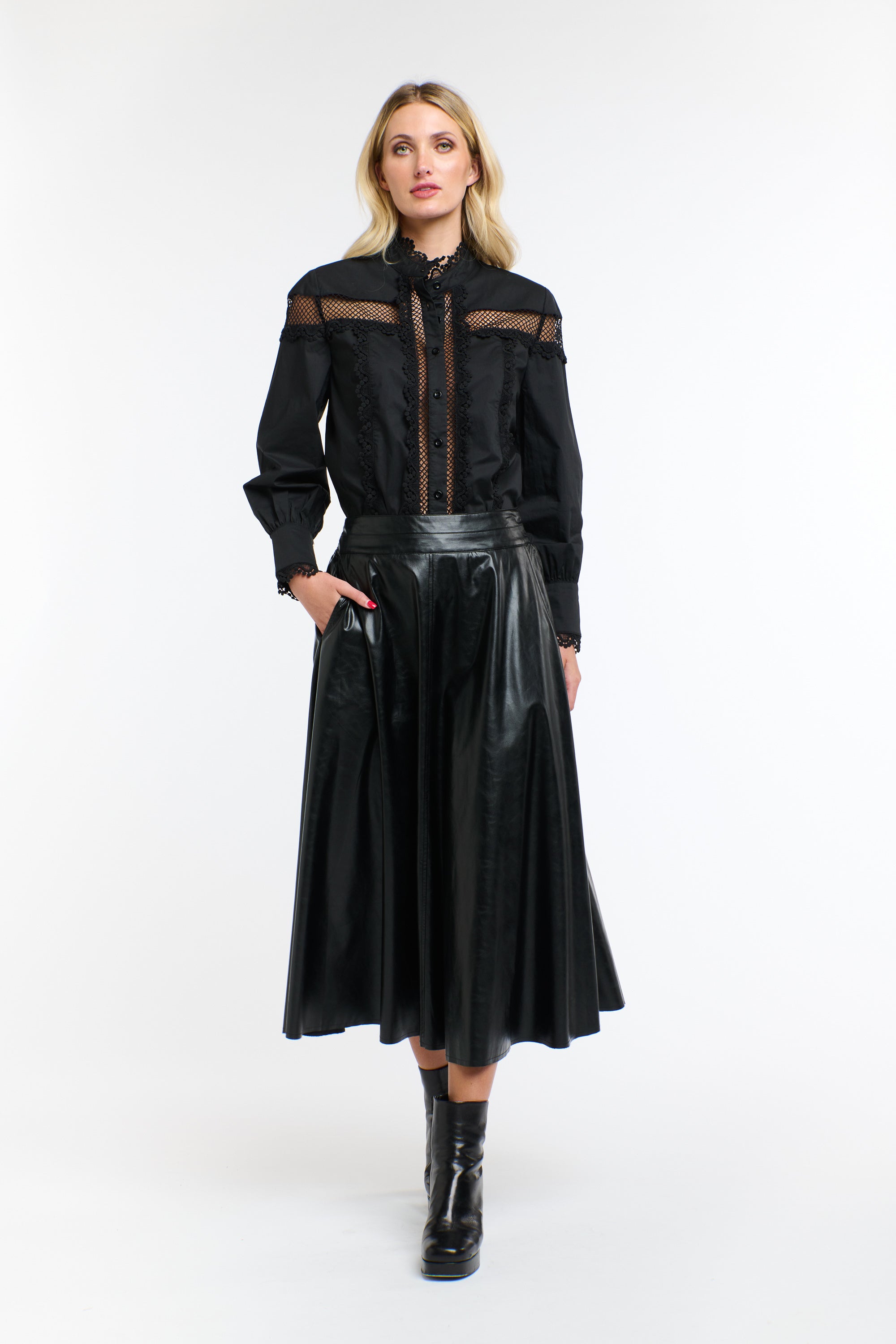 VICTORIA BLOUSE LICORICE