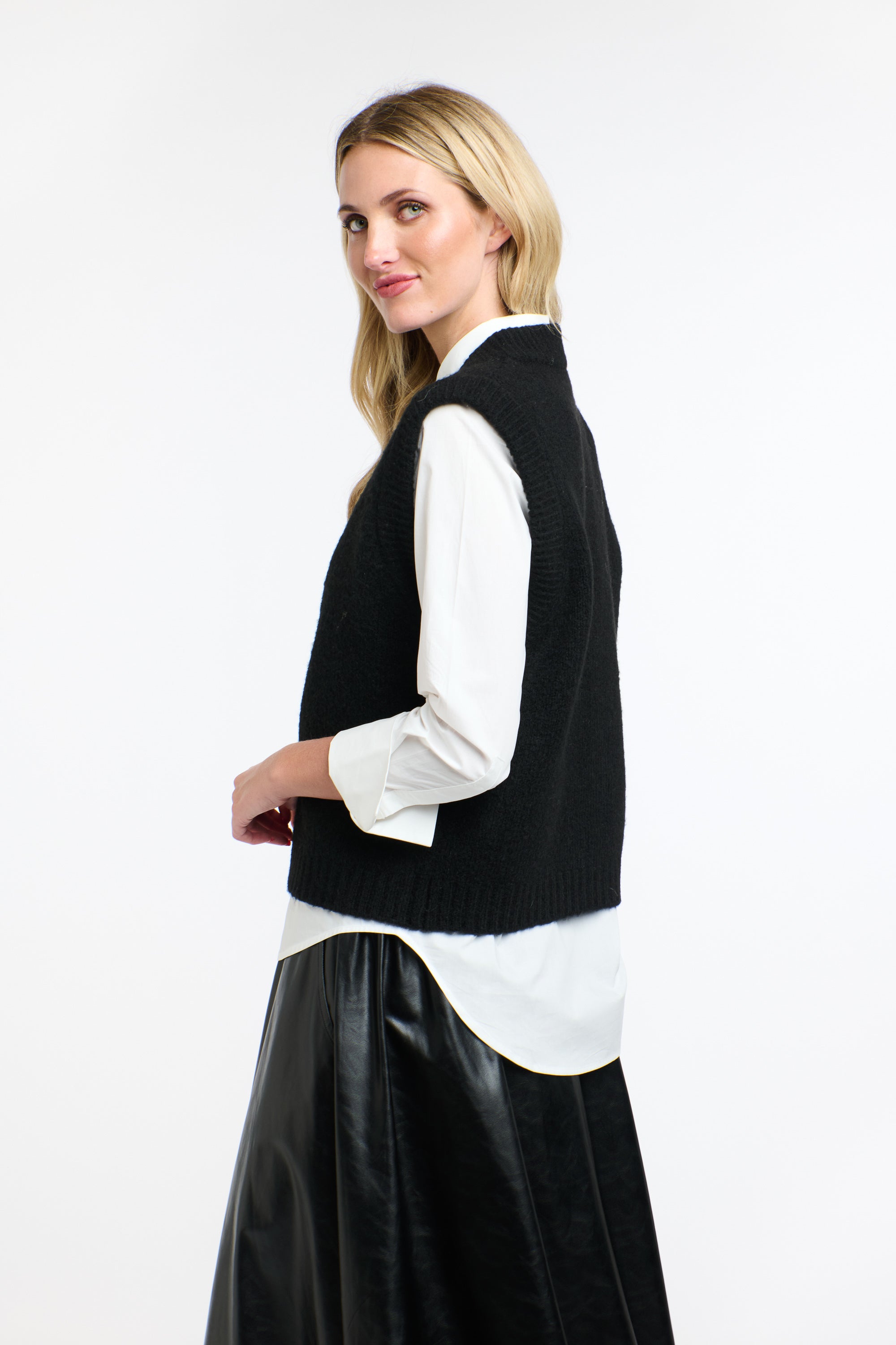 MINDY ZIP VEST BLACK