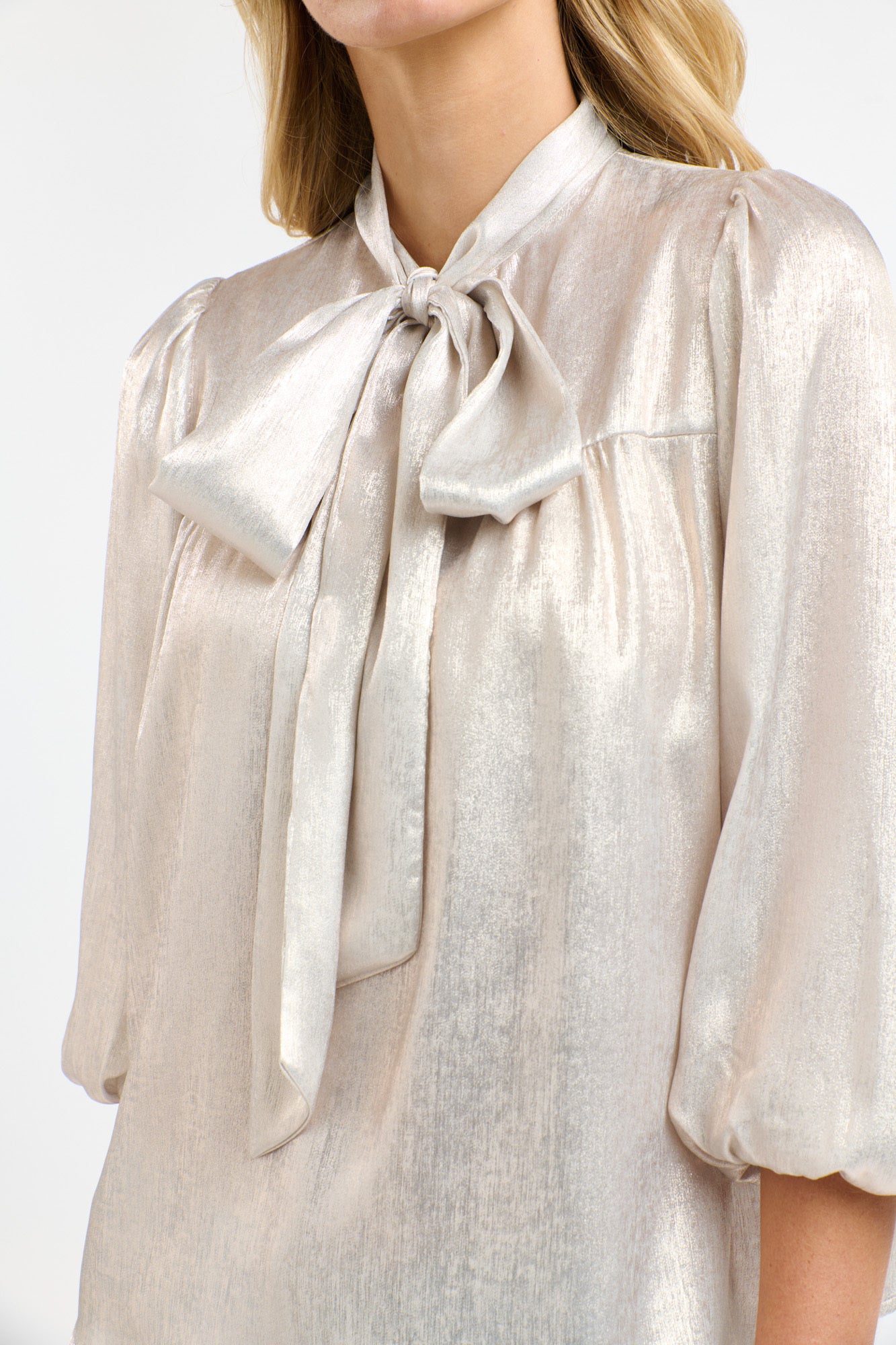 SUMMER PUSSY BOW TOP